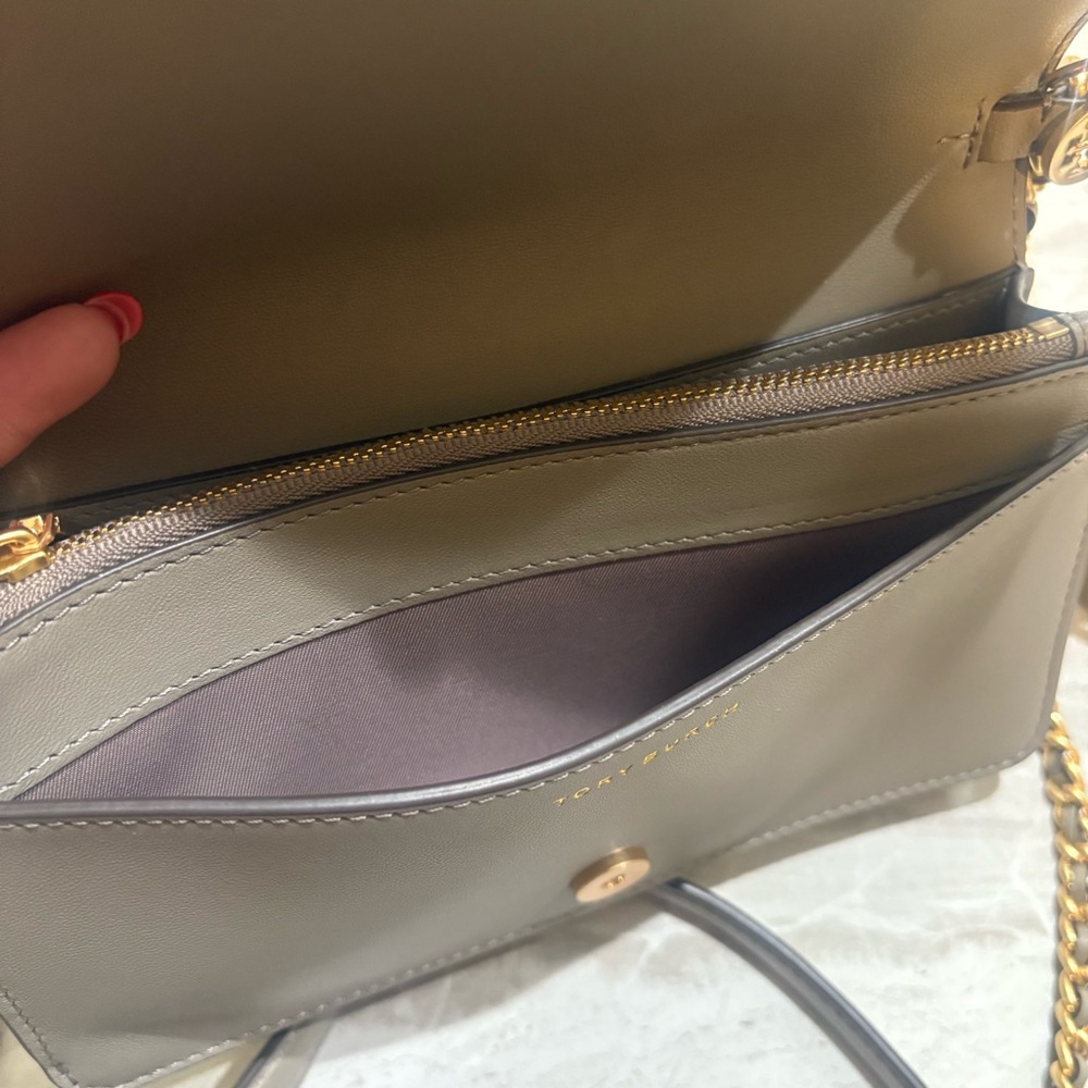 Tory Burch Taupe Quilted Leather Crossbody EUC - Picture 9 of 13